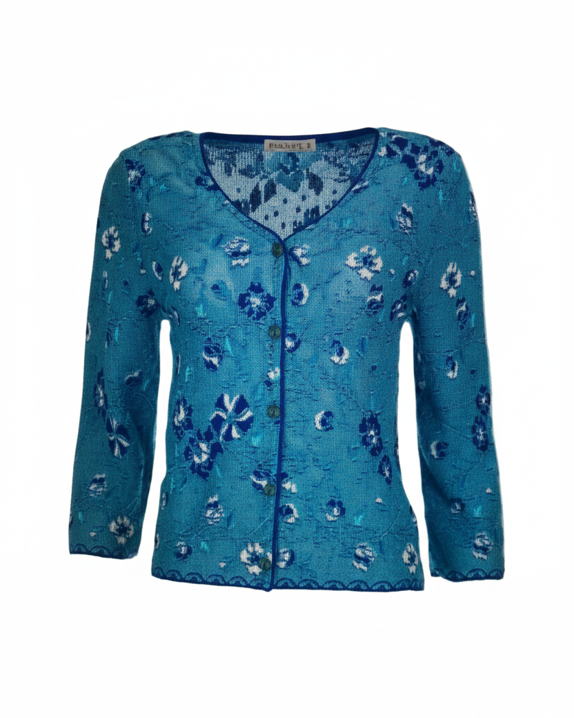 Professionelles Produktbild - Strickjacke mit Blumenmuster